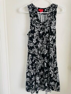 Elle Black & White Floral-Print Sleeveless Midi Dress